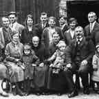 003 Familie Karl Schroth_ji (Large).jpg