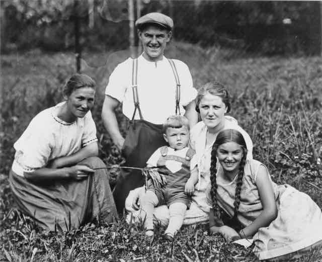 009 Wilhelm Augenstein + Frau, Sohn, Mutter + Schwester Frau Ketzer (Large).jpg