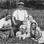 009 Wilhelm Augenstein + Frau, Sohn, Mutter + Schwester Frau Ketzer (Large).jpg