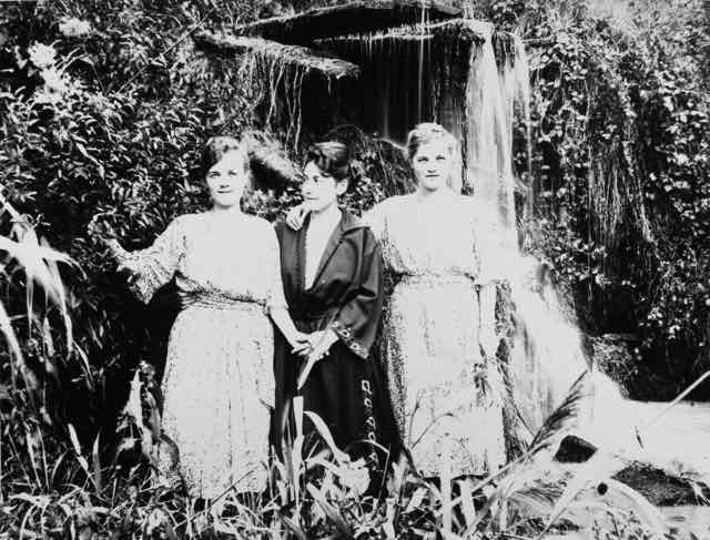 017 Emilie Höhn, Lina Bach, Elise Höhn_ji (Large).jpg