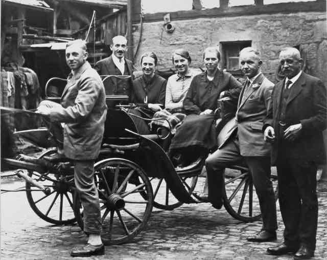018 Hermann Wüst Adlerwirt mit Kindern_ji (Large).jpg