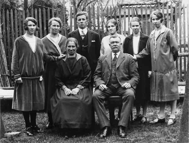 026 Familie Karl Augenstein_ji (Large).jpg