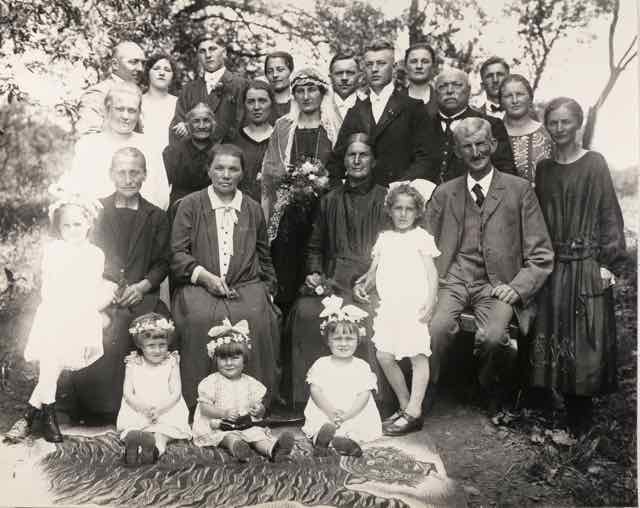043 Hochzeit von Erwin Wenz und Frau Klara geb. Bantle in Niebelsbach 1927_ji (Large).jpg