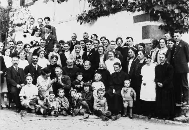 048 Hochzeit von Wilhelm Roth und Frau Gertrud geb. Ratz_ji (Large).jpg