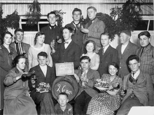 091 Jahrgang 1902-03  beim Neujahrfeiern 1926-27_ji (Large).jpg