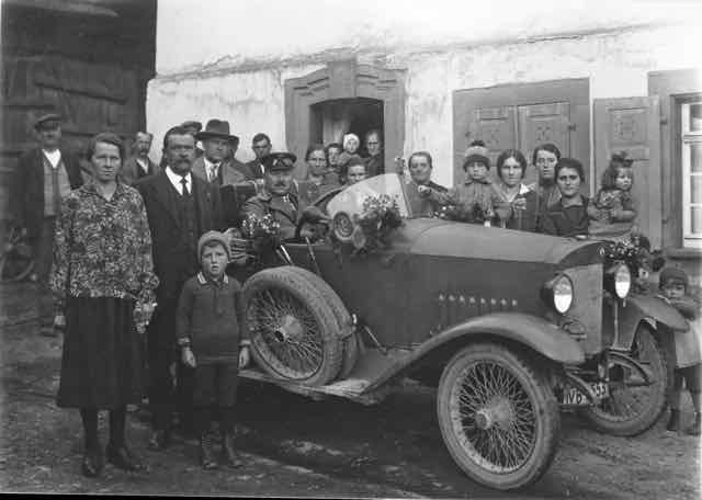 125 Abschied von Emma Augenstein nach USA Am Steuer Wilhelm Augenstein (Mechaniker)_ji (Large).jpg